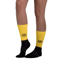 Įkelti vaizdą į galerijos rodinį, Kojinės žvilgsnis geltoname fone / f1 - dovanos.online