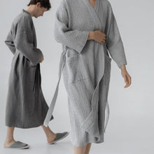 Įkelti vaizdą į galerijos rodinį, Unisex Lininis vonios chalatas Linen Tales Powder Linen Honeycomb Waffle
